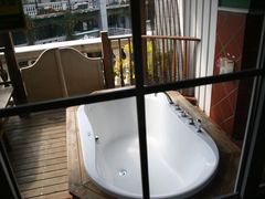 浴缸-娜娜度假小旅馆