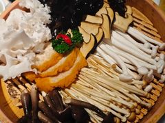 -尚尚仙·酸汤猪手·猪肚鸡火锅(华联万柳购物中心店)