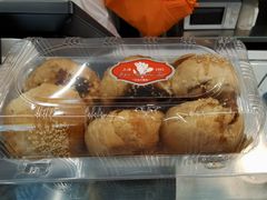 咸蛋黄鲜肉月饼-白玉兰食品(中山公园龙之梦店)