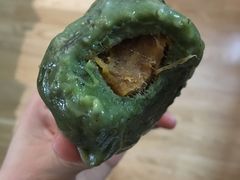 艾叶咸蛋黄肉松青团-王家沙点心店(南京西路总店)