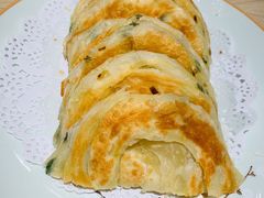 葱油饼-小船渔村•大连菜•大连焖鱼(黄河路店)