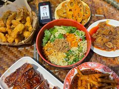 -爆炸头阿姨小四川正宗川味小吃(无任何分店)