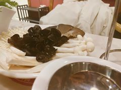 蘑菇拼盘-食潮汕头鲜牛馆(望京保利店)