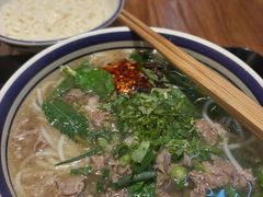 -云阿蛮云南生烫牛肉米线(奉贤路店)