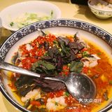 谢光头应该算是长沙菜的老字号了，正好在步行街这边逛街