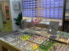 -天空之镜眼镜店蔡司依视路配镜授权零售店(望京颐堤港店)