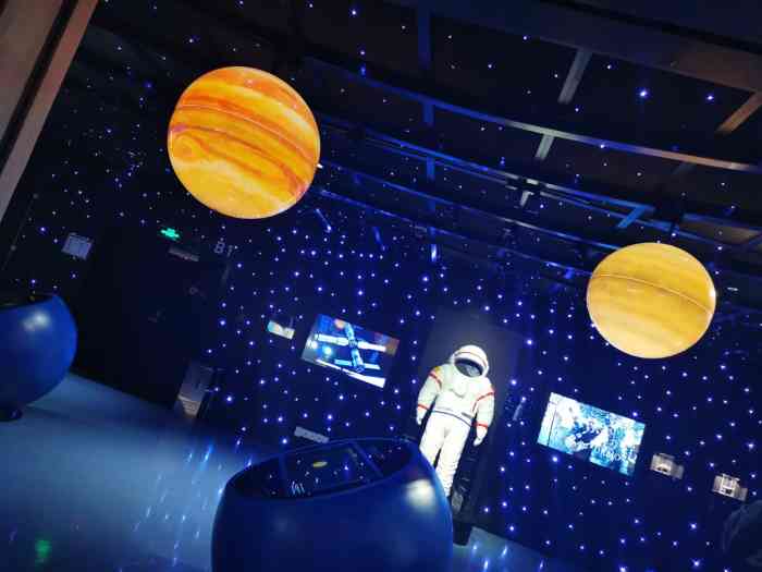 龙岗区科技馆-"就是红立方其中的一个馆.去之前需要在公.