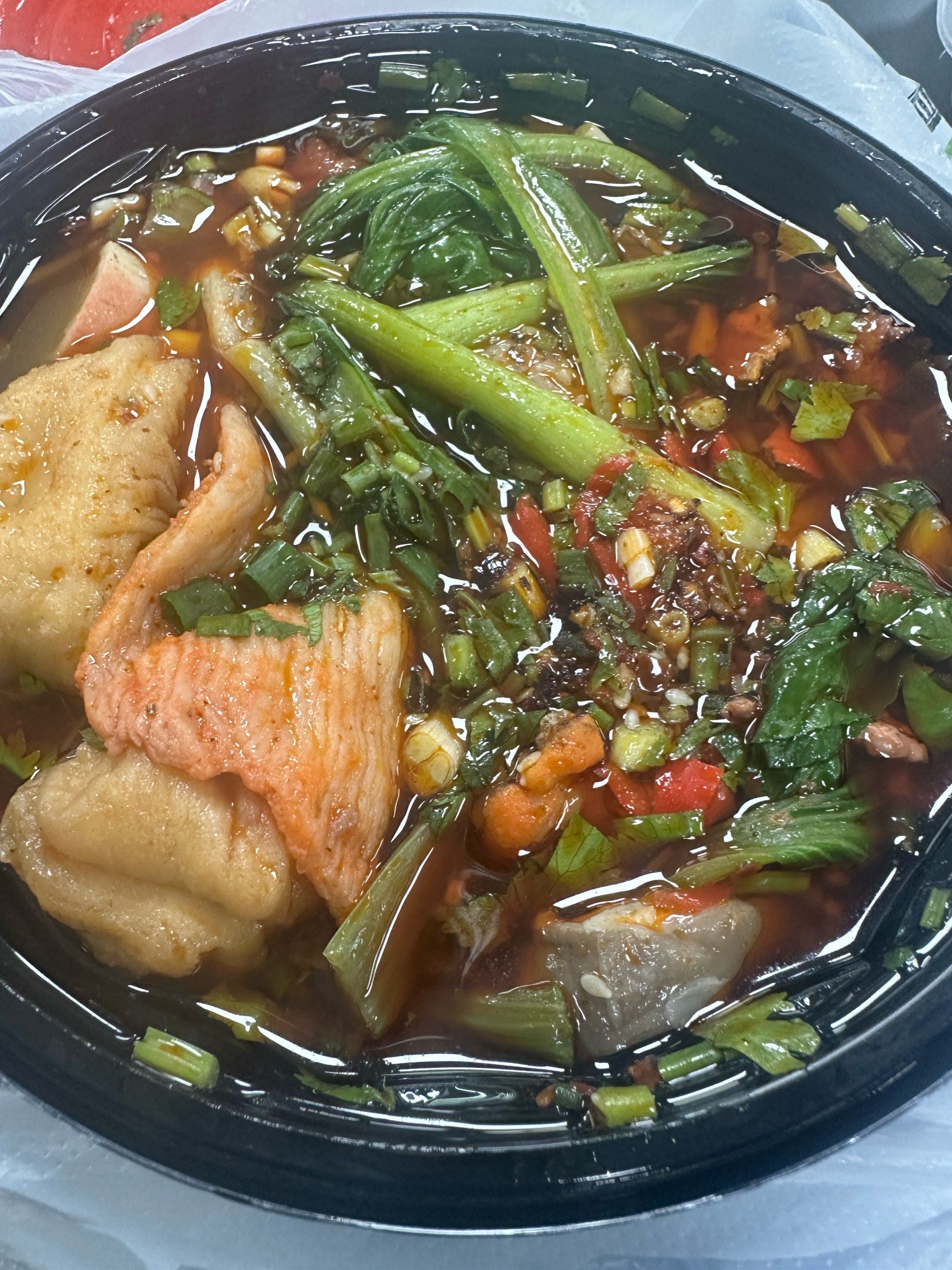 大夏天的点个麻辣烫,再配一杯奶茶简直不要