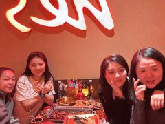 -何师烧烤·小龙虾·江湖川菜·精酿啤酒(中铁西城店)