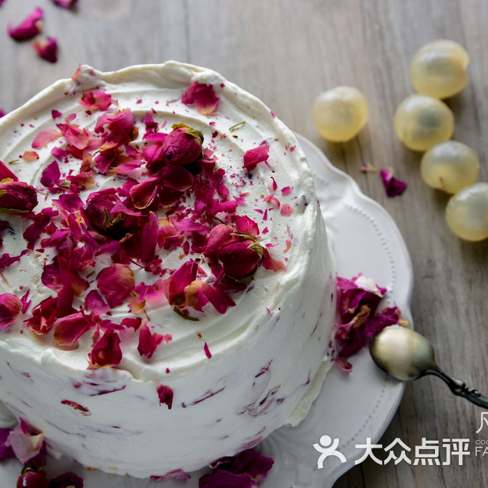 凡町个性化蛋糕&甜品桌定制白富美小姐蛋糕图片-北京面包甜点-大众