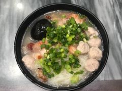 叉烧肉丸汤米粉-鑫馨餐厅
