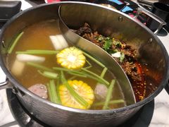 秘制鲜牛腩鸳鸯锅-今日炊牛·潮汕牛肉火锅(华采天地店)
