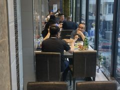 靠窗位-三毛烤羊腿(乐园路总店)