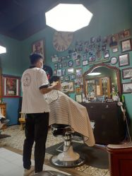 -小戈男士复古理发馆barber shop