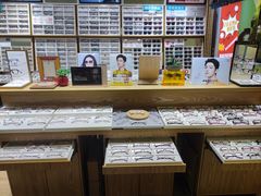 -美式眼镜·授权蔡司.依视路.尼康.豪雅.明月(人民广场店)