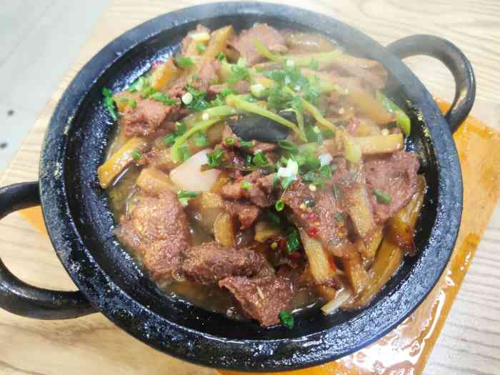 缘味先石锅饭-"喜欢吃地三鲜,还有那个土豆鸡柳,然后鱼豆.