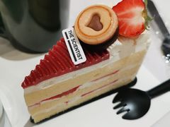 草莓鲜奶蛋糕-科学家咖啡(恒隆广场店)