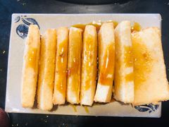 -茅草房·河畔园林火锅