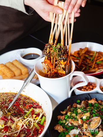 呜呜呜这家店铺水煮鲈鱼我能炫三碗米饭