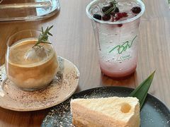 -Chom Cafe and Restaurant