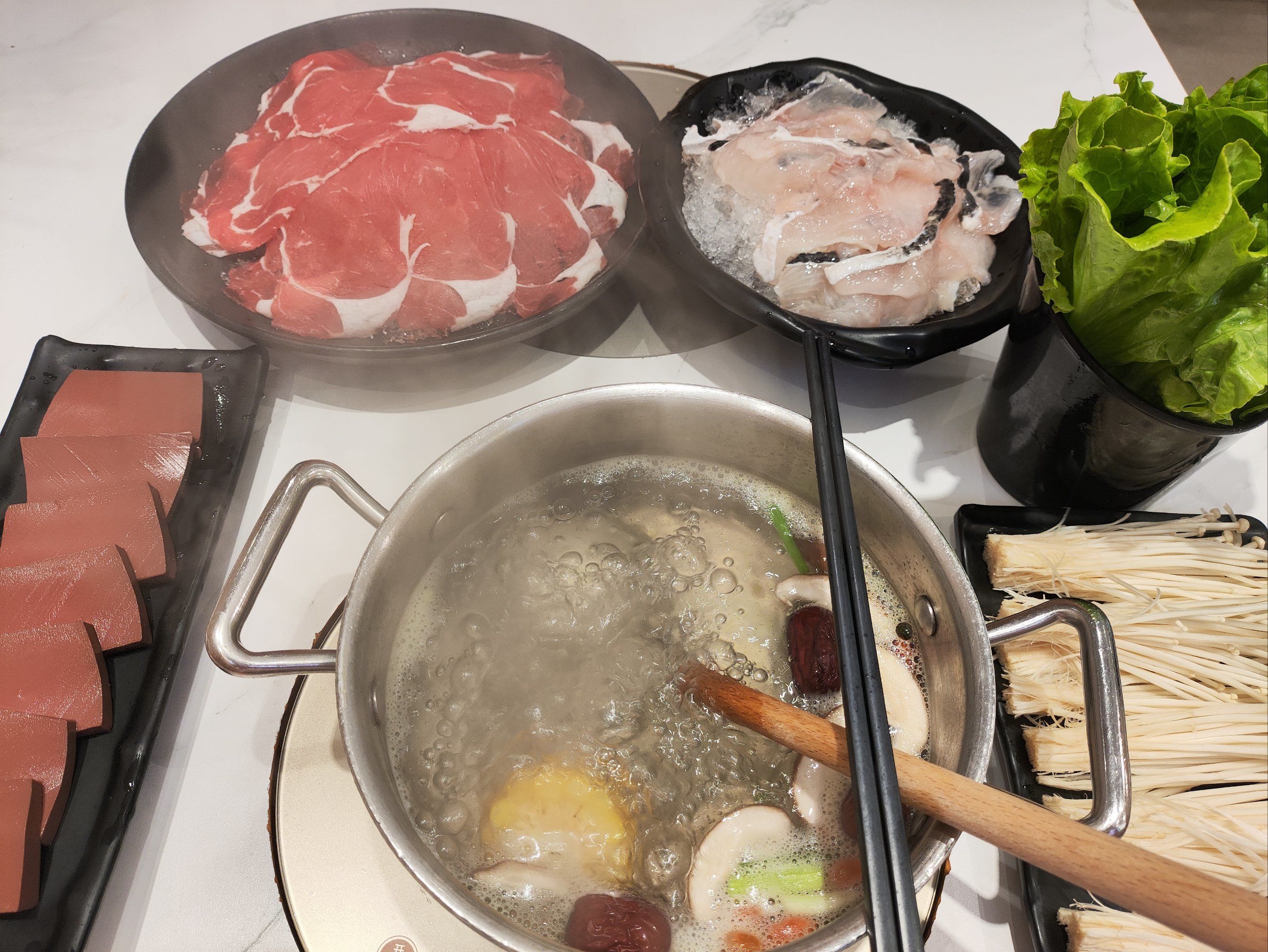 呷哺呷哺,是我闭着眼睛的吃饭选择,沉浸式的单人火锅体验