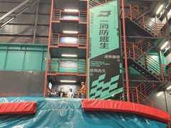 -极限PLAY运动娱乐新世界·团建派对潮玩休闲馆·室内蹦极高空游乐园