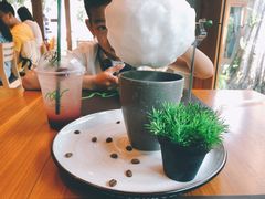 -Chom Cafe and Restaurant