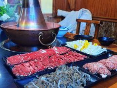 -果松木炭酸菜铜火锅·外婆参鸡汤