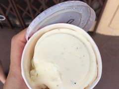 -天品味 一口吃榴莲泡芙