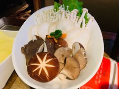 菌菇拼盘-左庭右院鲜牛肉火锅(新梅广场店)