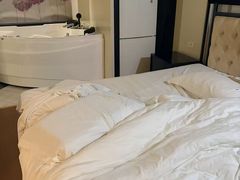 -喜鹊愉家酒店(郑州曼哈顿博览中心地铁站店)