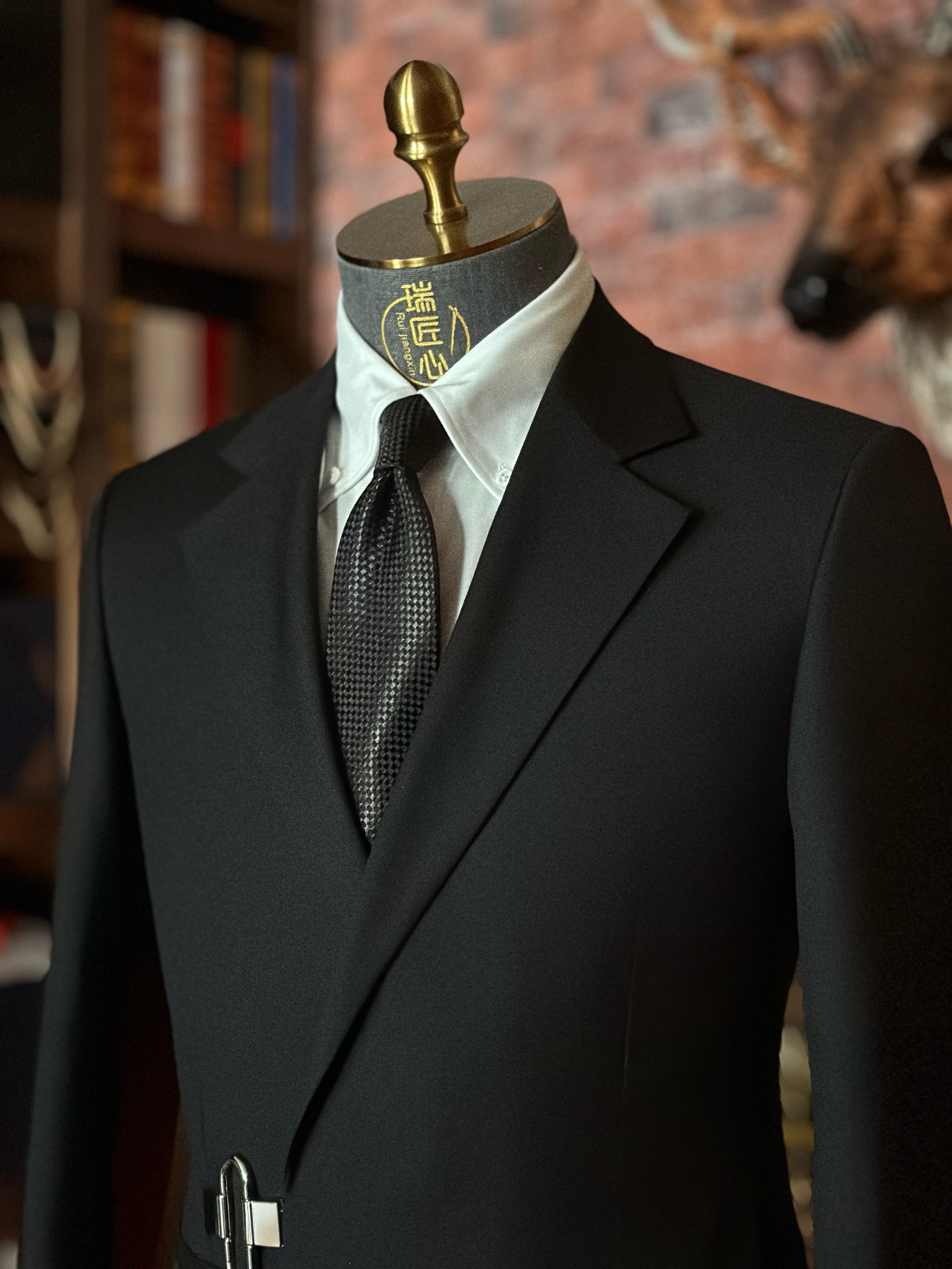 纪梵希givenchy 锁扣西服成衣展