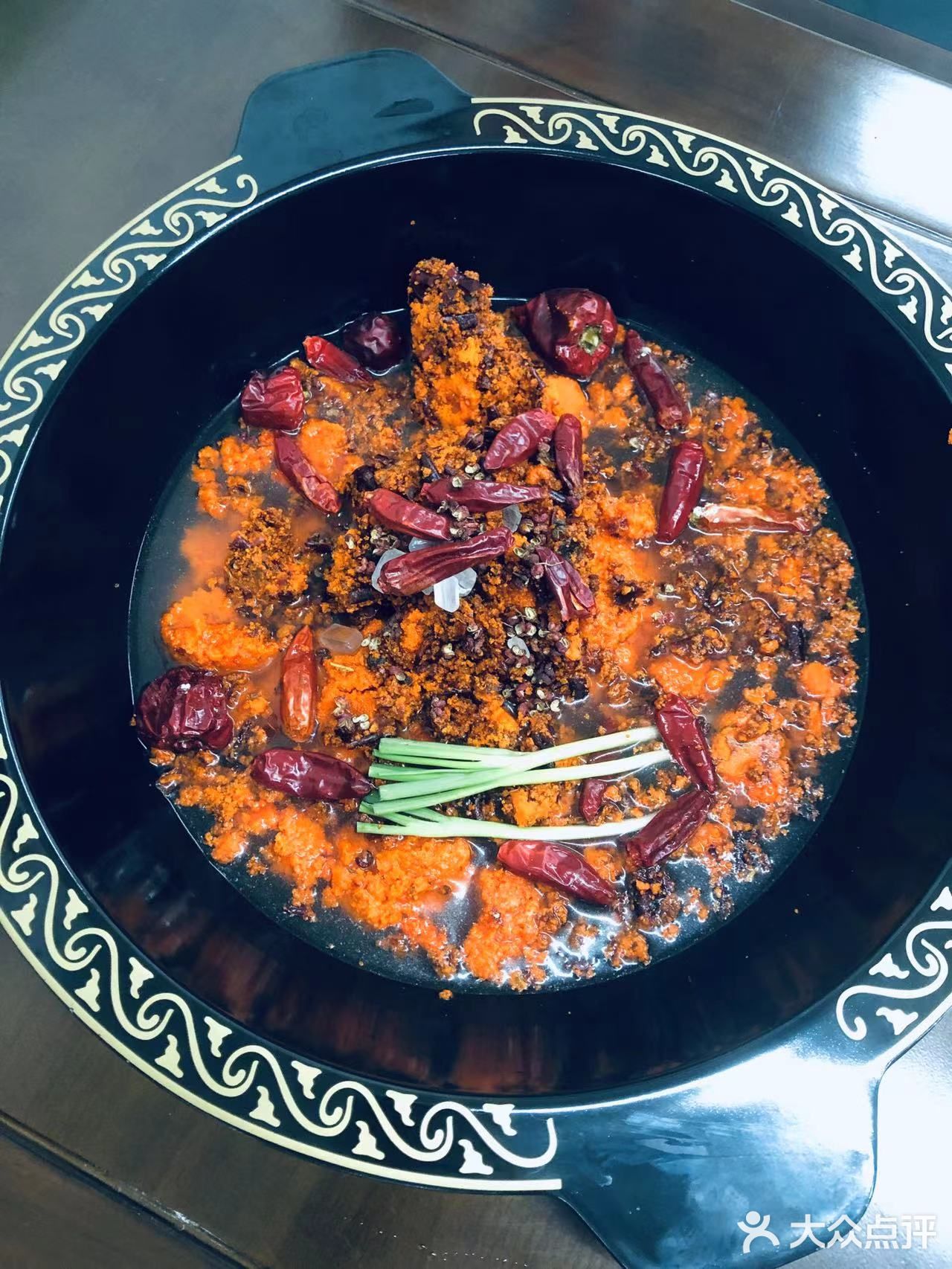 只有4桌的绝绝子火锅店