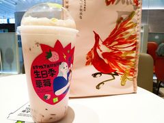 冰博客草莓撞撞宝藏茶-奈雪的茶(花城汇中区PRO店)