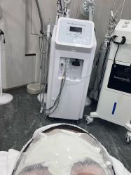 -苗方清颜专业祛痘·皮肤管理