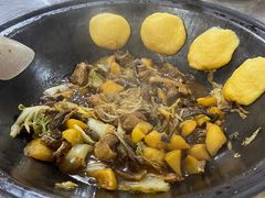 -粘豆包柴火铁锅炖