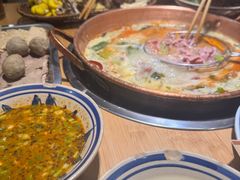 -洱火云南酸菜牛肉火锅(石景山当代商城店)