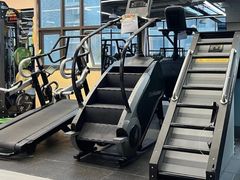 -岩顶健身(玄武店)