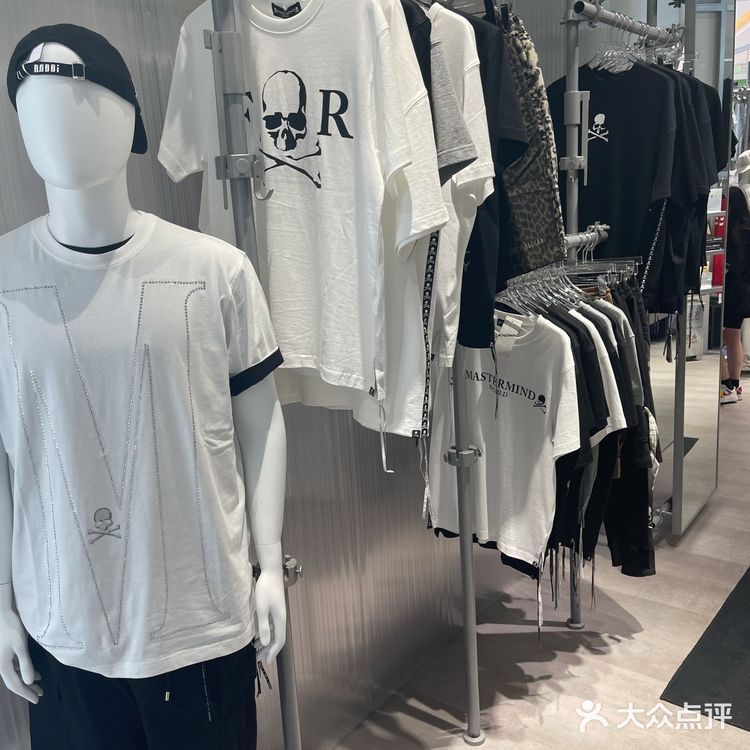 成都逛街新鲜事II：KNOWIN透明鞋墙，明亮酷🆒炫[笑脸]