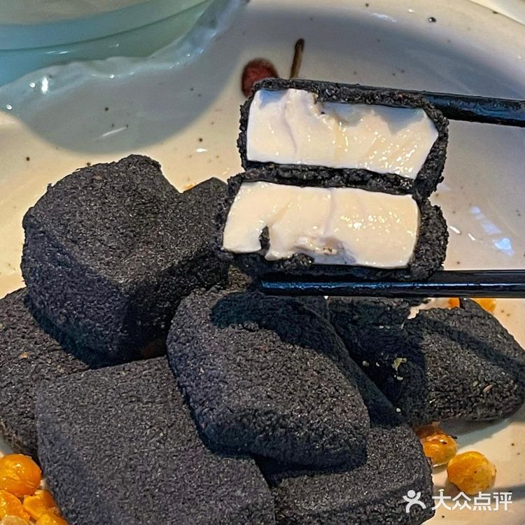 在广州这家粤菜就是冲着松露黑豆腐去的！！！ 