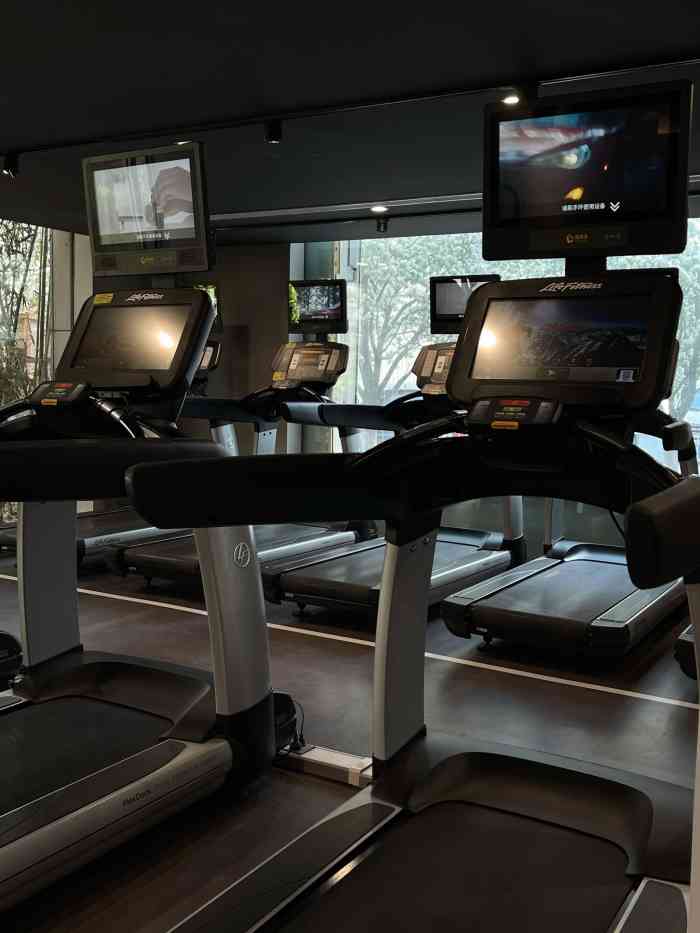 青鸟健身(白石桥店)-"在青鸟瑜伽健身 目的为了减肥!也在楼下做..."-