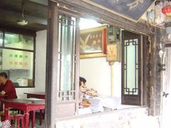 门口的招牌-老品芳