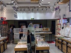 -美式眼镜·授权蔡司.依视路.尼康.豪雅.明月(人民广场店)