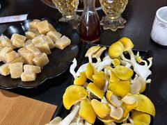 -果松木炭酸菜铜火锅·外婆参鸡汤