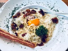 -Chom Cafe and Restaurant