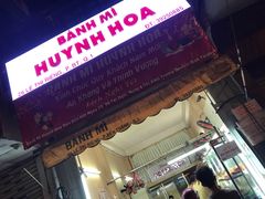 -Bánh Mì Huynh Hoa