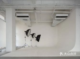 与建筑结合，空间的规划，功能的划分，通过合理的逻辑思