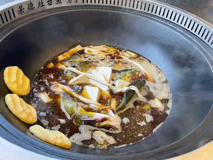 荣德灶台鱼(怀柔总店)-"鱼96炖的很入味,而且餐厅每桌都有炖鱼计.