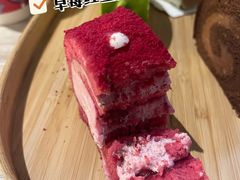 草莓红丝绒瑞士卷-星巴克臻选(南京艾尚天地店)