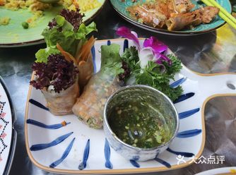 又在银泰城发现一家宝藏餐厅— 考坤咔街头大排档！